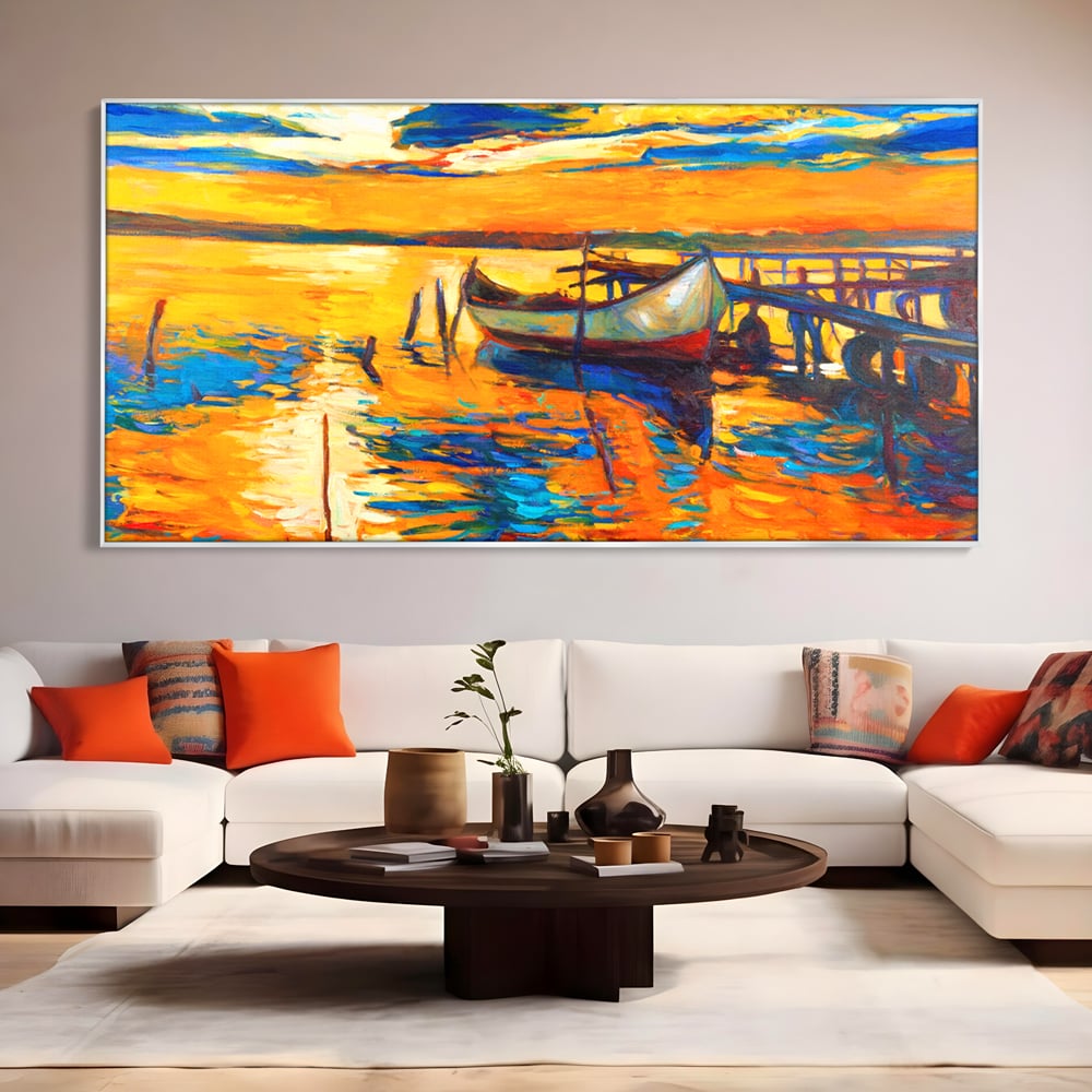 Tablou canvas cu pictura cu barca la apus, in rama de aluminiu argintiu, pe perete intr-un living